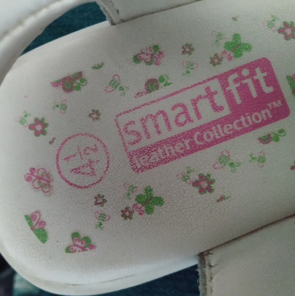 3/$15 Girls white sandals - Picture 2 of 6